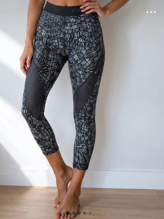 Nike Pants - Nike Geometric Black and White Leggings women’s XS